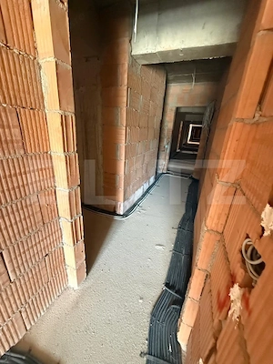 Apartament 3 camere, 2 bai, decomandat, etaj intermediar, zona Tractorul - imagine 7