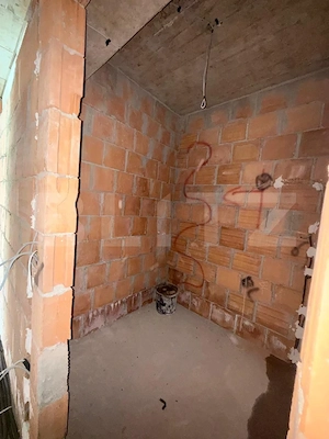 Apartament 3 camere, 2 bai, decomandat, etaj intermediar, zona Tractorul - imagine 4