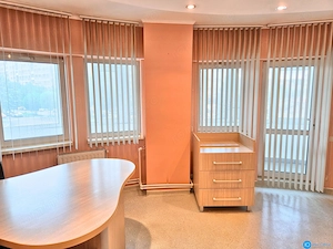 OSTROVENI - Etaj 1 - Spatiu cu vizibilitate stradala - Cabinet medical birouri - imagine 5