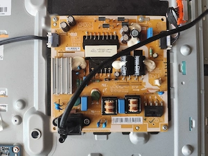 vand televizor Samsung pentru piese model UE32J5100