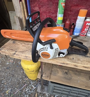Vând drujba marca stihl