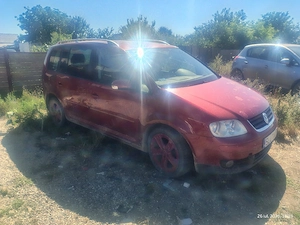 Vând sau Desmembrez la cerere mai mare Turan  motor de 2.0 dizel an 2007 