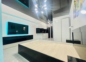 Se inchiriaza garsoniera, pret 300 EURO, etaj 1, zona Liceul 9.