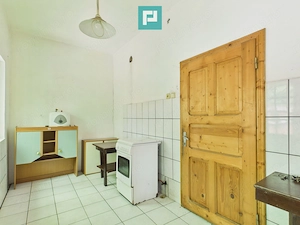 Casă cu 4 camere și teren de 4227mp în Curtici - imagine 11