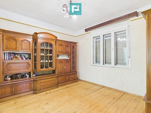 Casă cu 4 camere și teren de 4227mp în Curtici - imagine 7