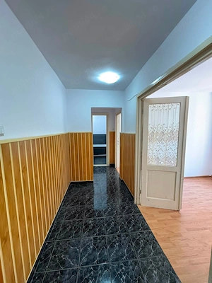 De vanzare apartament cu 3 camere, decomandat, etajul 2, Pret 52500 euro negociabil - imagine 6