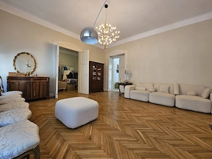 Piata Unirii! Cladire renovata!. Vedere pe pietonala! Lift! - imagine 4
