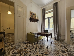 Piata Unirii! Cladire renovata!. Vedere pe pietonala! Lift! - imagine 7