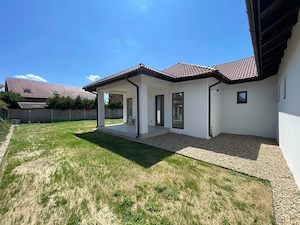 Duplex 4 camere  3 dormitoare | Curte amenajata | Mosnita-Noua  - imagine 2