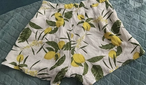 Pantaloni scurti motiv Lemon,  marimea S