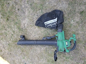 Suflanta aspirator frunze