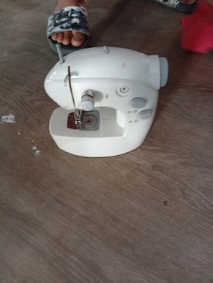 vand masina de cusut marca toyota si alta mai mica 2 masin în stare foarte buna pret 200 de lei
