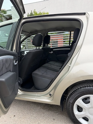 Dacia Sandero   LAUREAT  1.2MPI 75CP cu 9.900 KM Realii Tinuta in Garaj ! - imagine 7