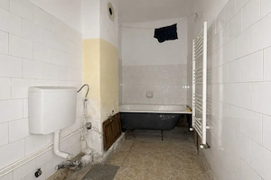 Apartament 1 cameră, zona Confecții, decomandat, centrală proprie - imagine 3