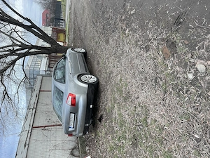 De vânzare Audi a4 b6 2005 1.9 tdi qatrro 6 trepte este vopsită în totalitate preț 2600  negociabil  - imagine 2