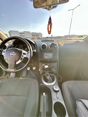     Nissan Qashqai 1.6 dCi 131 CP 4x4 - imagine 9