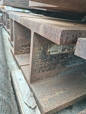 Grinzi metalice HEA HEB HEM IPE Peste 300 tone disponibile 1.30 EUR kg TVA INCLUS