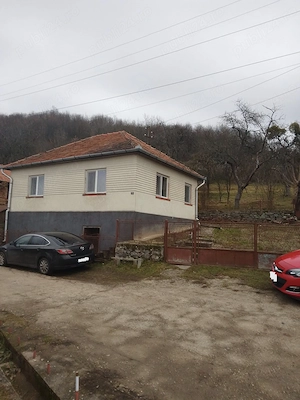 Casă de vânzare la țară 