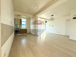 Apartament cu 3 camere de vanzare bloc caramida Cumpana intrare