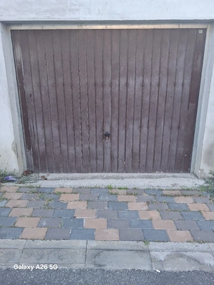 Închiriez garaj 