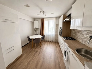 Apartament spatios 3 camere, 60 mp utili, mobilat - Central  - imagine 5