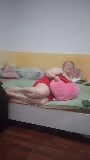 Companie si masaj,doamna matura