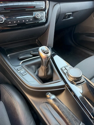 BMW 318d manual combi an 2015 - imagine 7