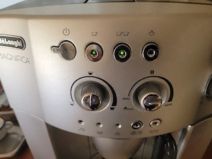 Aparat, automat cafea Delinghi Magnifica, cu functia Eco, ca Nou