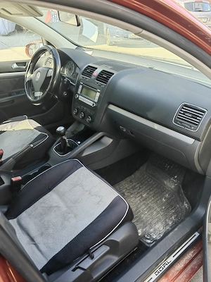 Vand Golf 5 1.6 Benzina Editia Goal  - imagine 3