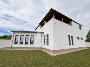 Casa cu piscina, 450mp utili, Pensiune - Casa de seniori, Hunedoara