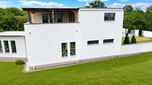 Casa cu piscina, 450mp utili, Pensiune - Casa de seniori, Hunedoara