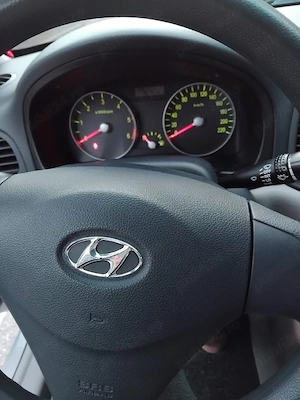 Hyundai accent  - imagine 3
