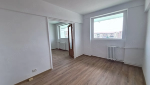 Apartament 3 camere, decomandat - imagine 3