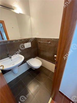 Apartament 3 camere decomandate 2 balcoane in zona centrala Sibiu - imagine 12