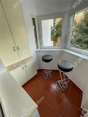 Apartament 3 camere decomandate 2 balcoane in zona centrala Sibiu - imagine 13