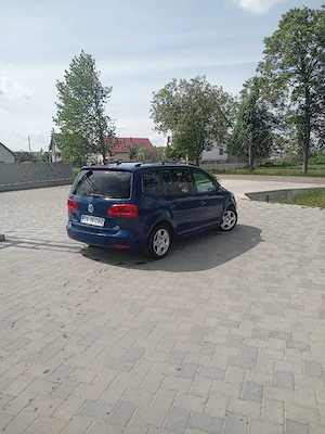 Volkswagen Touran 1.6 TDI bluemotion - imagine 3