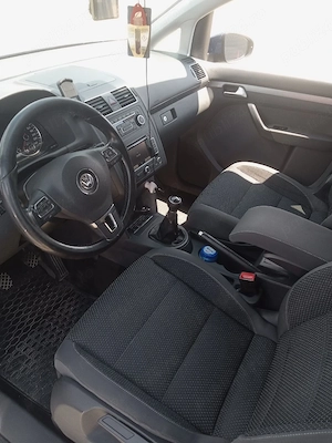 Volkswagen Touran 1.6 TDI bluemotion - imagine 5