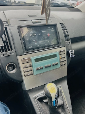 Toyota Corolla Verso 7 locuri - imagine 12