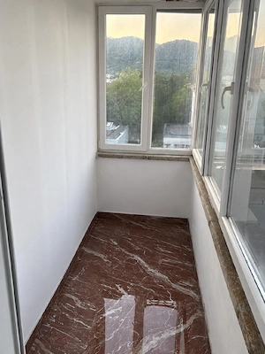 Apartament spațios și luminos cu 3 dormitoare și balcon închis - imagine 3