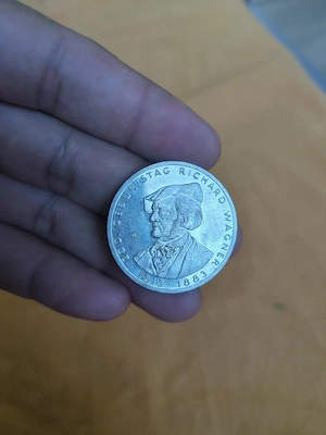 Moneda din imagine este o monedă comemorativă de 10 euro din Germania