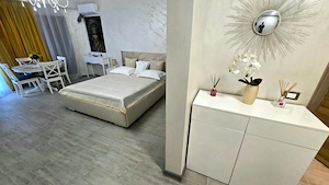 Vând studio cu vedere la mare si parcare privată în complex - imagine 9