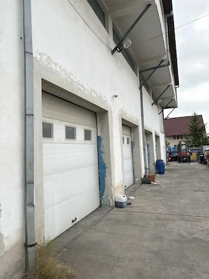 De vanzare Hala la soseaua principala, parter etaj si mansarda, în Sacalaz