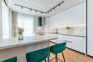 Apartament 3 camere, 95 mp, 2 parcari, zona UMF - imagine 2