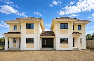DUPLEX PREMIUM  despartit prin garaj