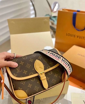 Geanta Louis Vuitton, piele