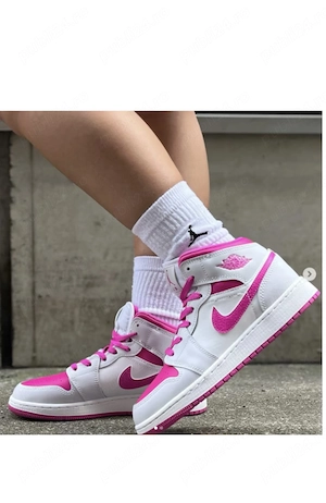 Air Jordan 1 mid pink and gray 