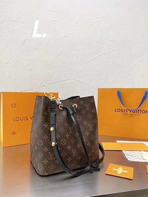 Geanta Louis Vuitton, piele