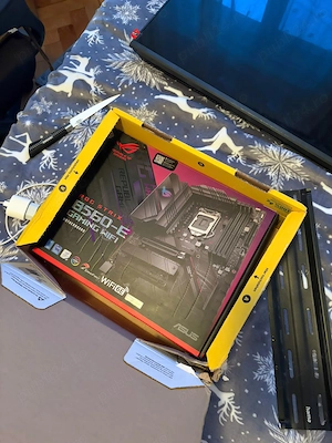 Kit Intel i7-11700KF + ASUS ROG Strix B560-E Gaming WiFi + 32GB Corsair Vengeance RGB Pro