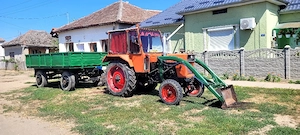 U650 cu incarcator frontal si remorca 5t