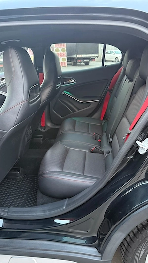 Mercedes GLA 220 AMG Line - imagine 8